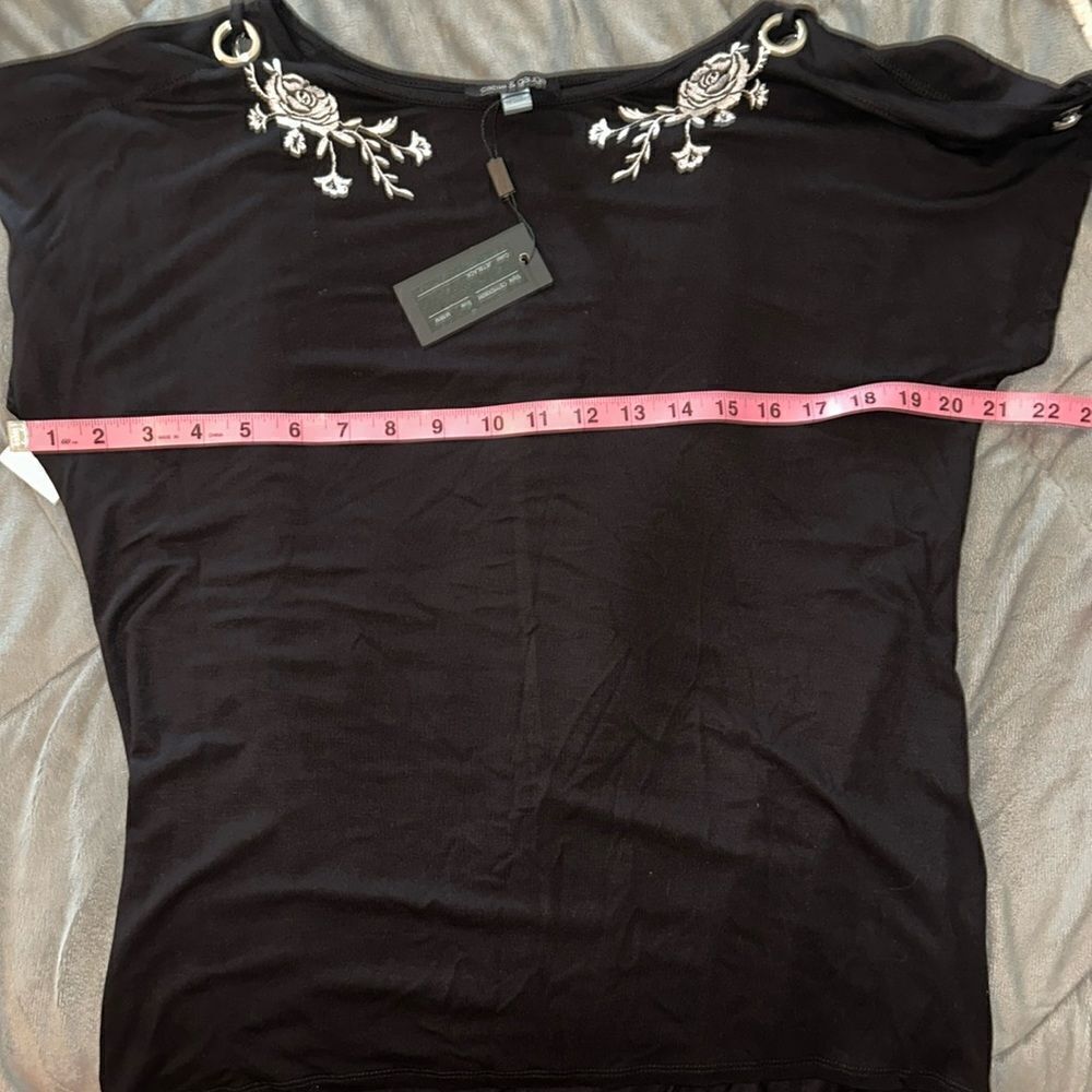 Cable & Gauge Black Peep Shoulder Flower Embroidered Top Blouse Shirt Medium NWT - Picture 6 of 6